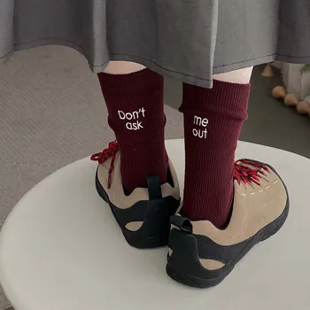 Дизайнерские Модные женские хлопчатобумажные носки Ins с вышивкой английскими буквами двойными иглами в корейском стиле средней длины, удобные, милые носки Sox