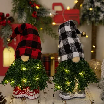 Рождественские украшения, Рождественская елка, безликая кукла, украшения, северный лес, светящийся старик-гном, создают праздничную атмосферу